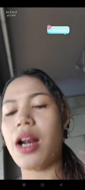 Watch carmilla colmek ditoilet renang