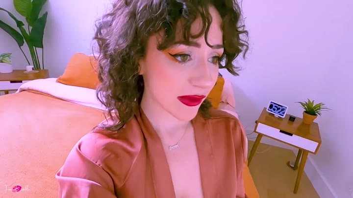 Watch Mama Fiona – VAMPIRE MOMMY