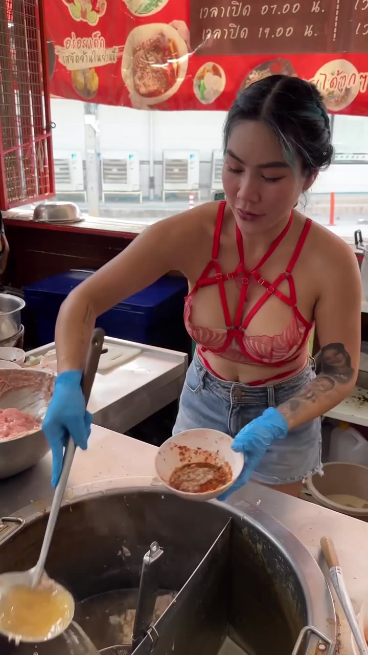 Watch She Cooks The Most Delicious Meat Noodle Soup In Thailand