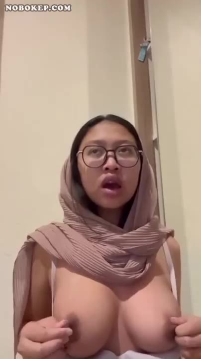 Watch Bokep Indo Hijab Kacamata Buat Konten Colmek