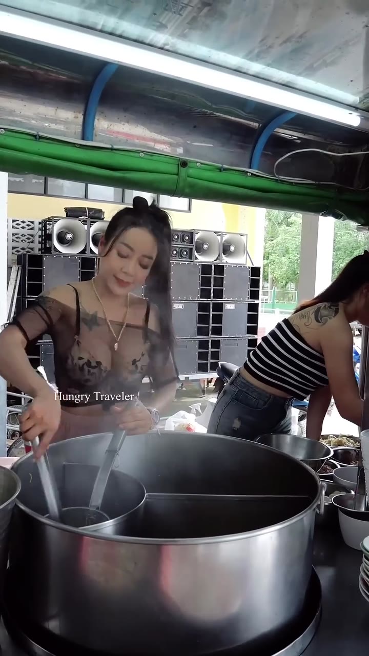 Watch Shake Shake Noodle in Thailand – Thai Street Food