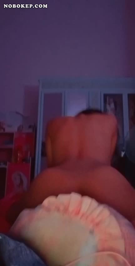 Watch Bokep Indo Cewek Telegram Goyang sama Guling