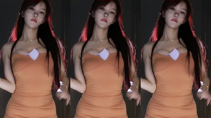 Watch Korean BJ Xiaoenya heats up debut
