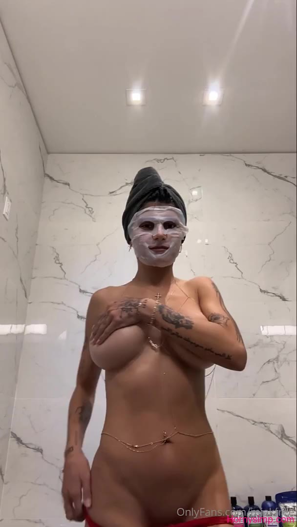 Watch Mia Khalifa Sensual Nude Pampering Session