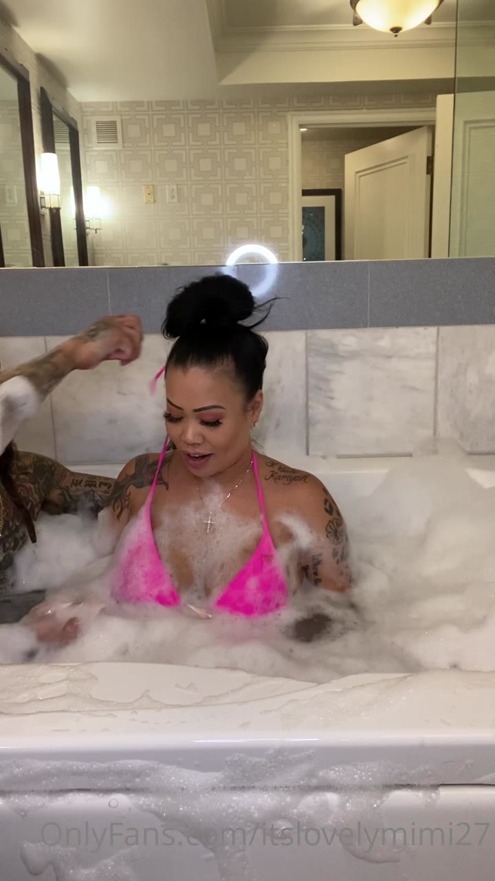 Watch Bath Mimi
