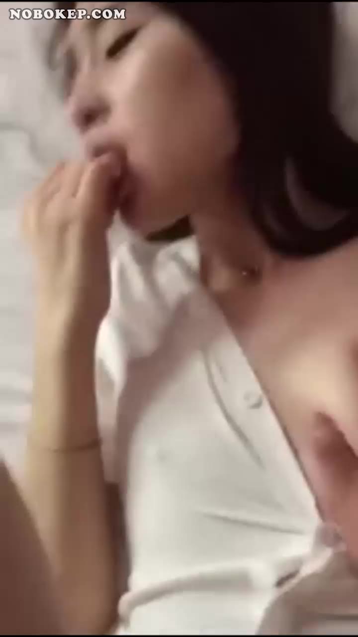 Watch Bokep POV Ngentot Teman Kantor Pakai Kemeja Putih