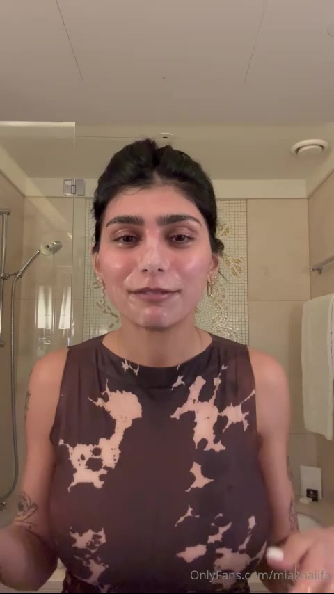 Watch Mia Khalifa Full Nude Getting Ready For Bed