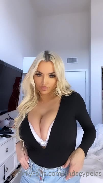 Watch Lindsey Pelas Onlyfans Hot Leaked Video 12