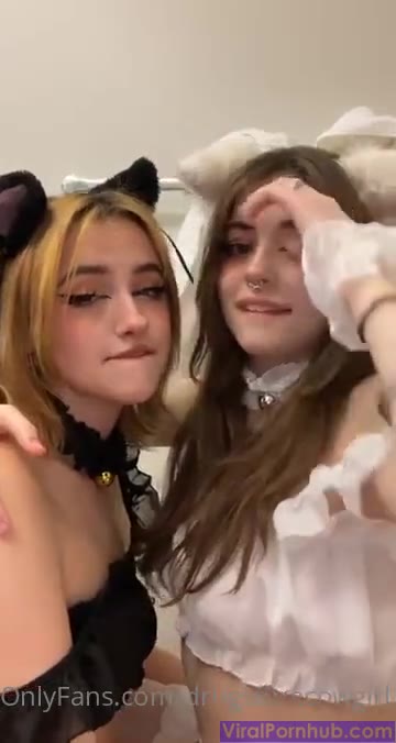 Watch Hannahowo Lesbian Kissing