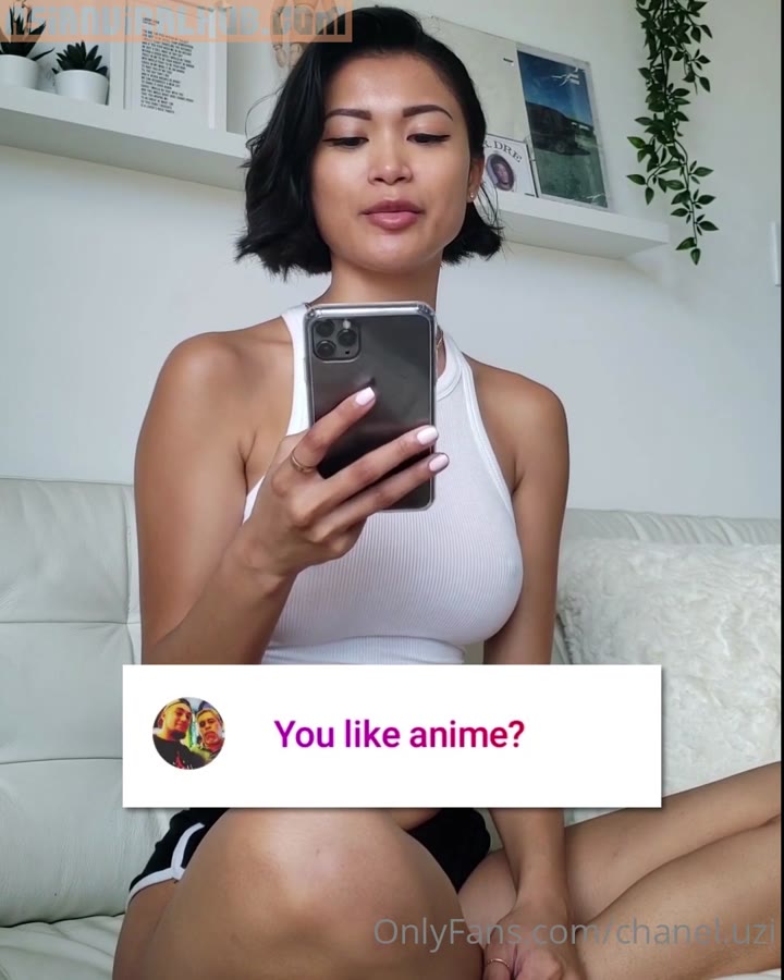 Watch Chanel Uzi Gets Exposed her Nipples While Talking to her Fans in Live Onlyfans Video