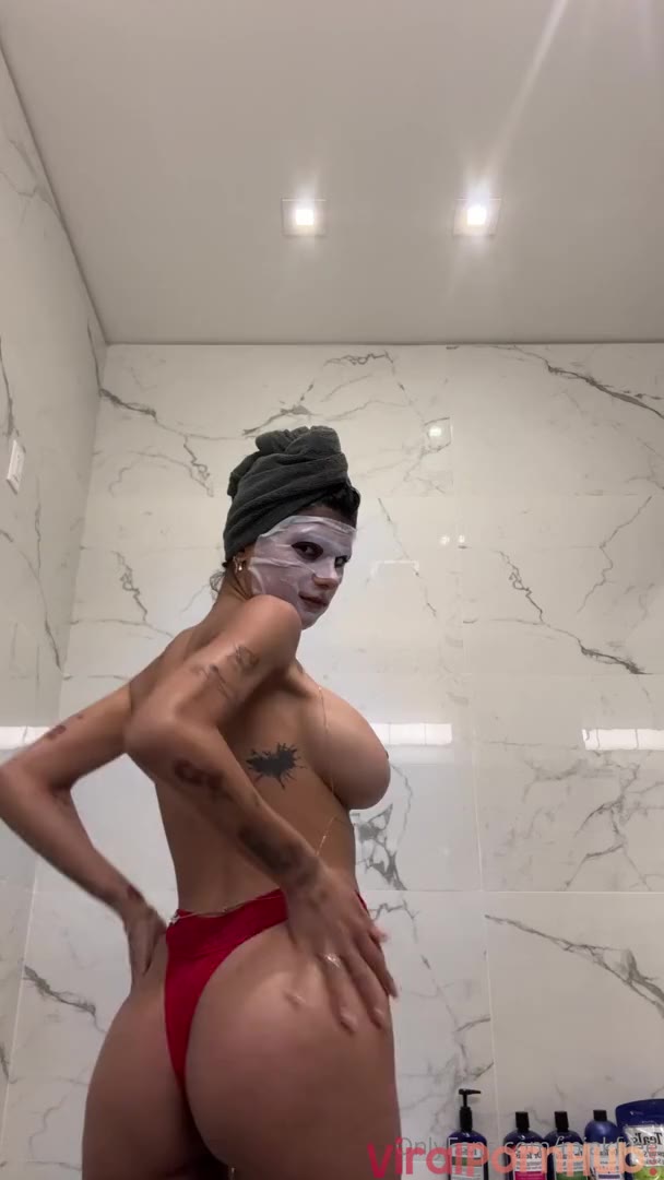 Watch Mia Khalifa Face Mask Nipslip
