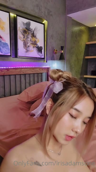 Watch Irisadamsone Playing With Her Pussy