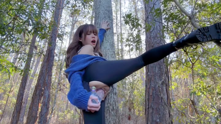 Watch Plugged Kitty Kum Squirts In The Forest