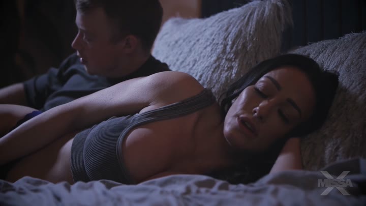 Watch Jennifer White Takes That Cock In Sideways On The Bed
