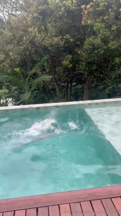 Watch Rusitaok OnlyFans Leaked – Enjoys A BWC In The Pool