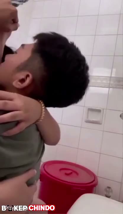 Watch Bokep ABG Chindo Belajar Ngewe Di Toilet