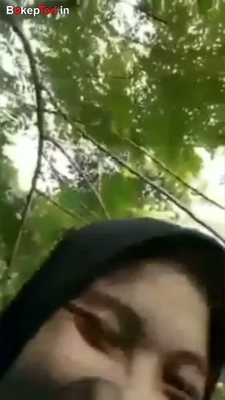 Watch Bokep Indo ABG Jilbab Mesum Kasih Nenen ke Pacar di Taman