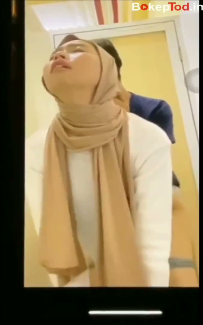 Watch Bokep Indo Amalia Mutya Ngewe di Toilet Kampus Sama Temen