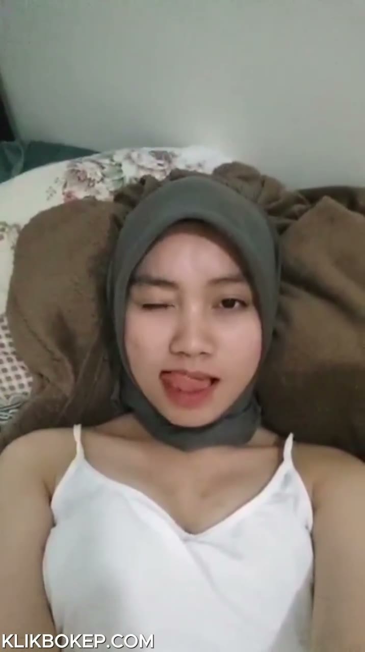 Watch Bokep Indo Hijab Kirana Goyangin Tobrutnya Bikin Crot