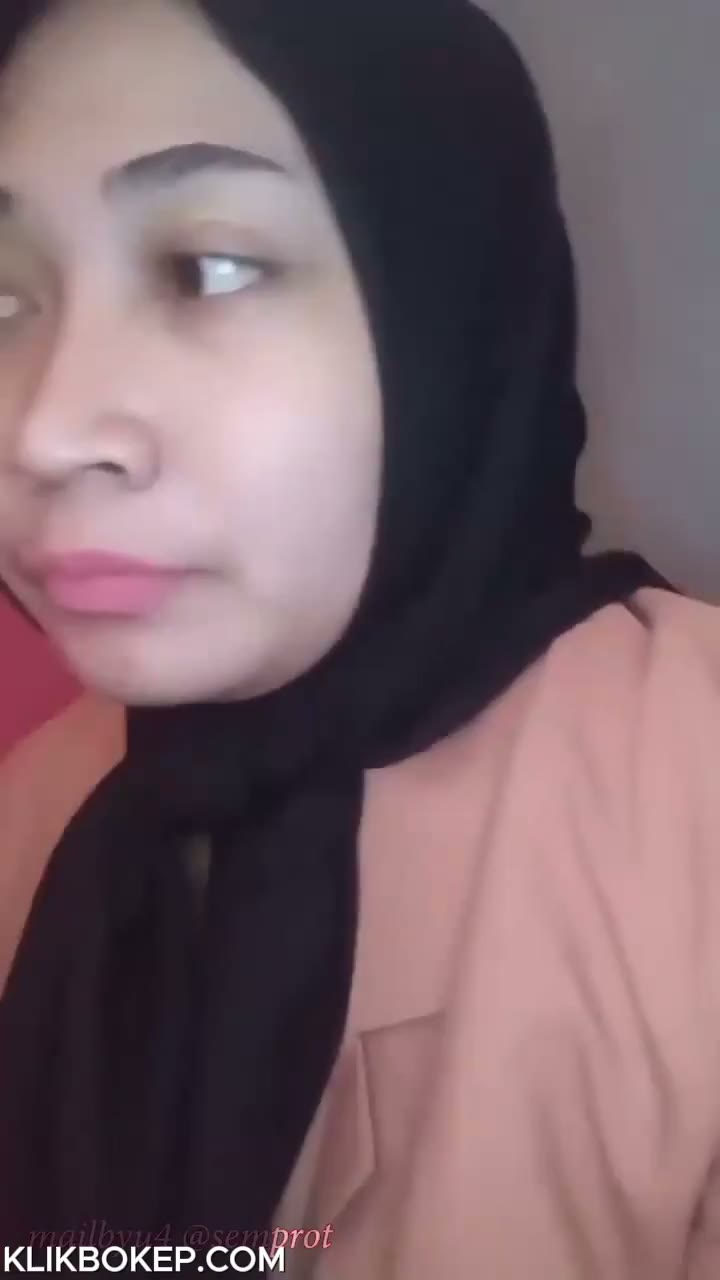 Watch Bokep Indo Ibu Dokter Tobrut Hijab Sange Gesek Meki Ke Bantal