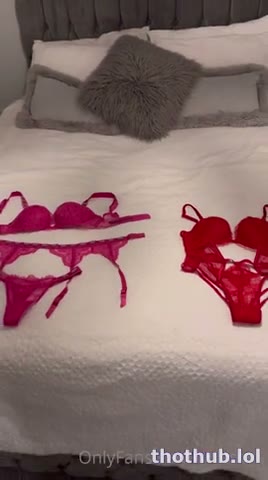 Watch onlyfans leaked porn of Ari Baby changing into a sexy lingerie and giving a blowjob