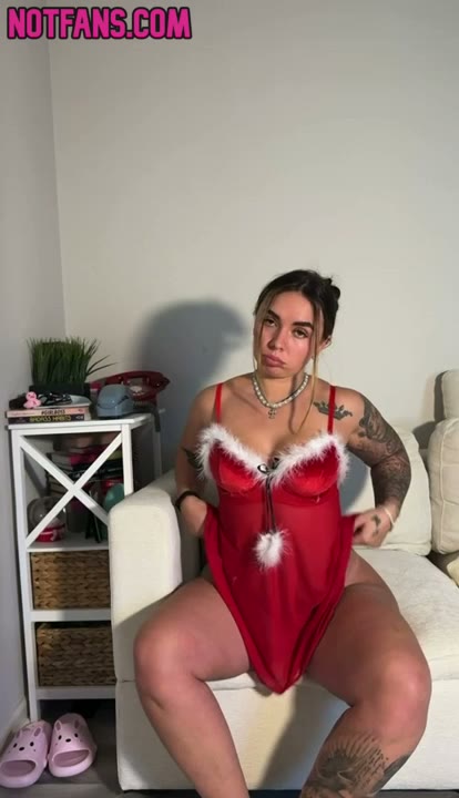 Watch Abby Berner Showed Off Her Hot Body In Sexy Nightgown