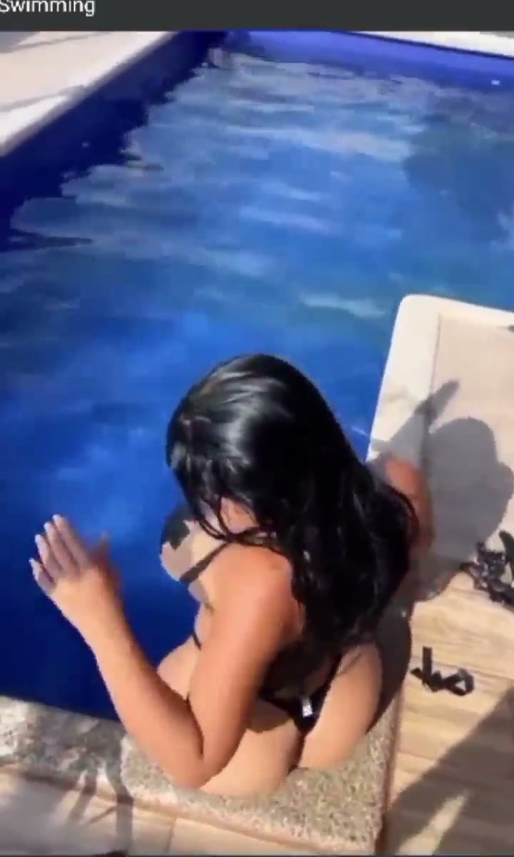 Watch Alejandra Quiroz show big boobs in the pool… Omg!!!