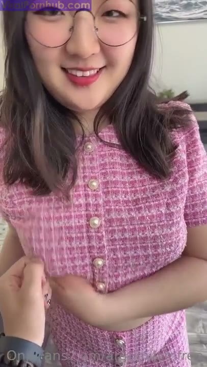 Watch Aroomi Kim Aka Servelilith Sucking Big Cock And Getting Banged Hard On Table While Showing Titties Onlyfans Leaked Video