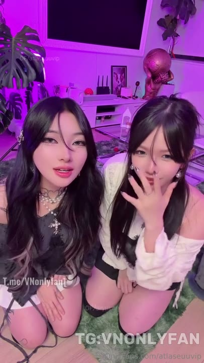 Watch Aryminh & Atlaseuu Caress Each Other