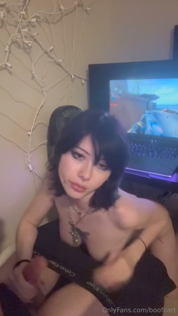 Watch BoofCart Gives Her BF A Blowjob While He’s Gaming