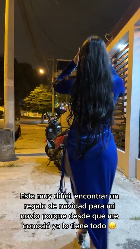Watch Caroline Escobar nude show booty sexy – hot video