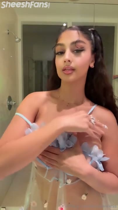 Watch Diva Flawless Nude showing Off Her Sexy Body In The Bathroom