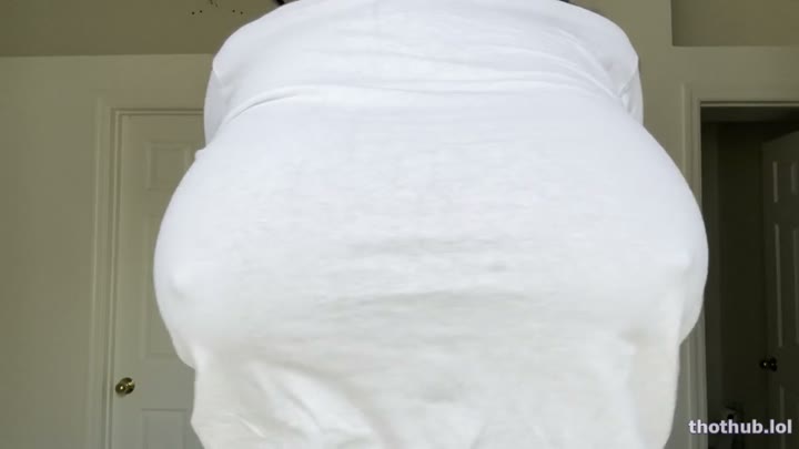 Watch Ellietheempress hard nipples on wet t-shirt