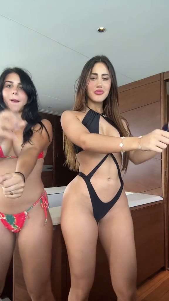 Watch Ester Bron nude dance show tits and booty sexy