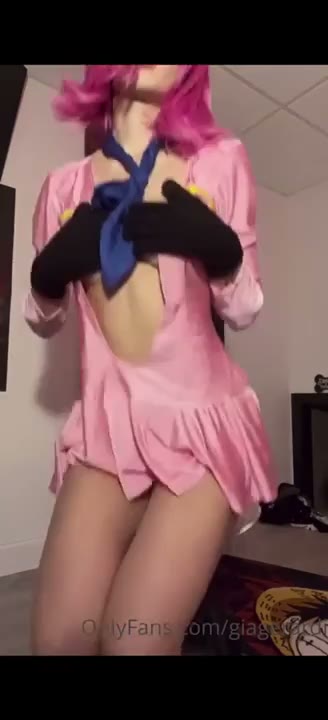 Watch Gia Isabella Onlyfans Strip Tease Selfie Video Leaked