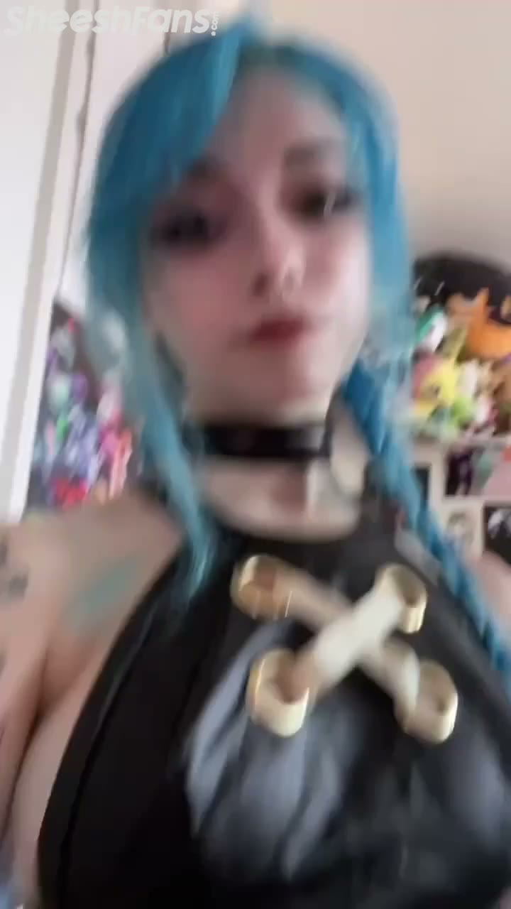 Watch Iluvmeww Showing Her Side Boob