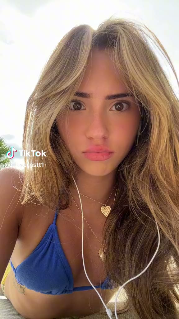 Watch Julia Ernst fake body…