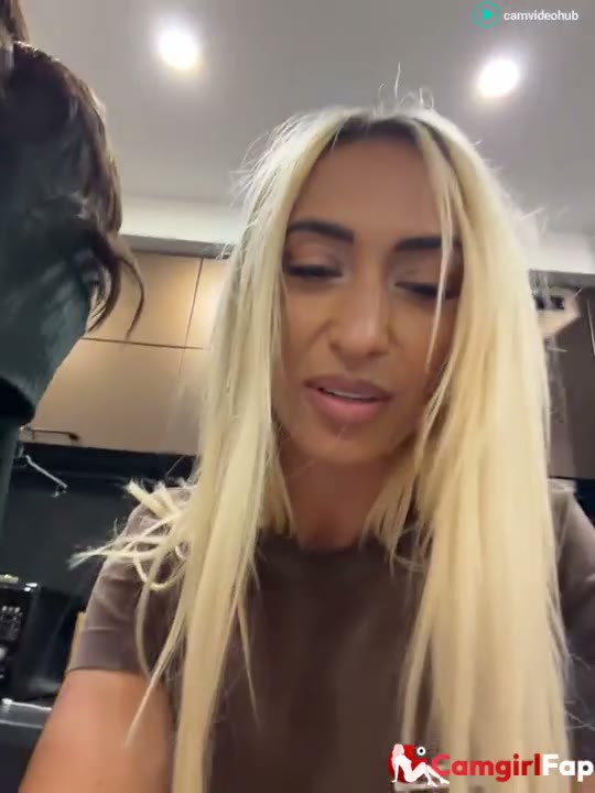 Watch Kelseyjunes Stripchat Show Big Tits With Friend