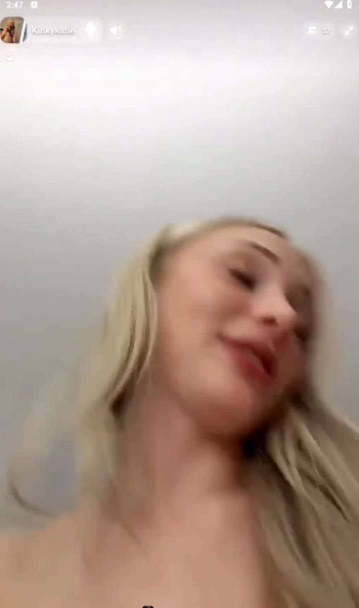 Watch Kinkykatiee Gets Fucked In Livestream 32720