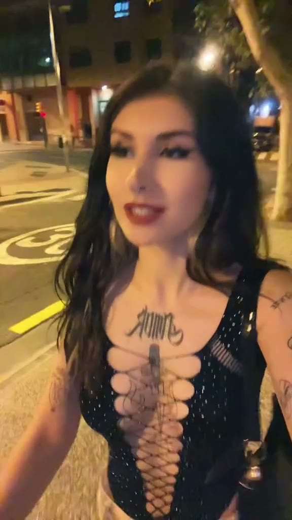 Watch Lalylaliaa hot sexy babe!!! Omg… 2