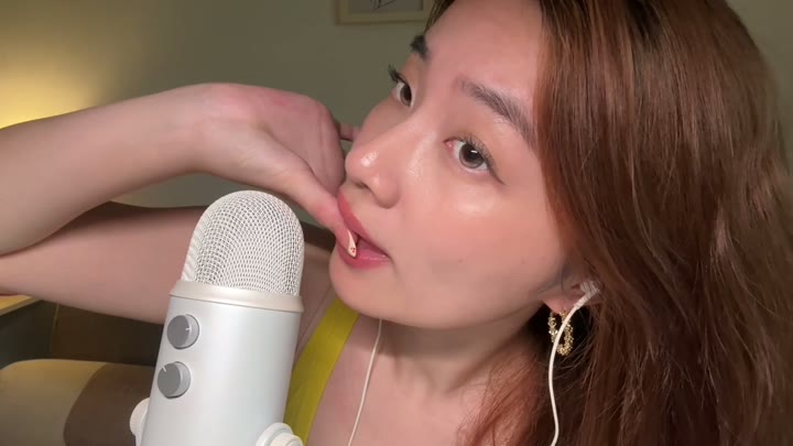 Watch Lin ASMR – ASMR FingerHand Licking