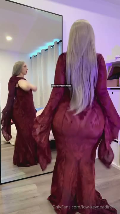Watch Low Keydeadinside Makes Her Ass Clap In Red Gothic Dress