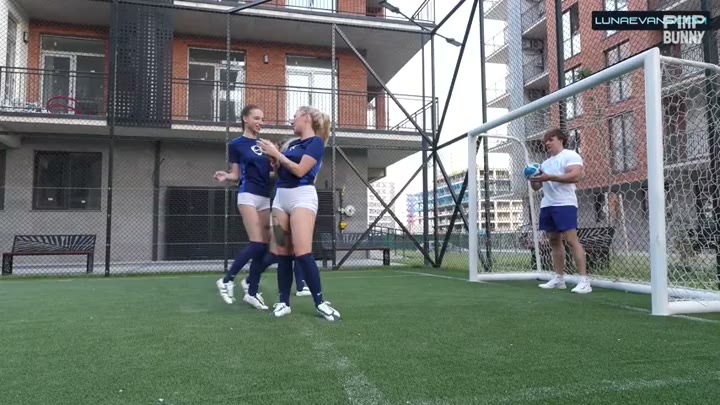 Watch Luna Evans And Her Teammates Are Surprised In The Locker Room By A Football Player After The Game