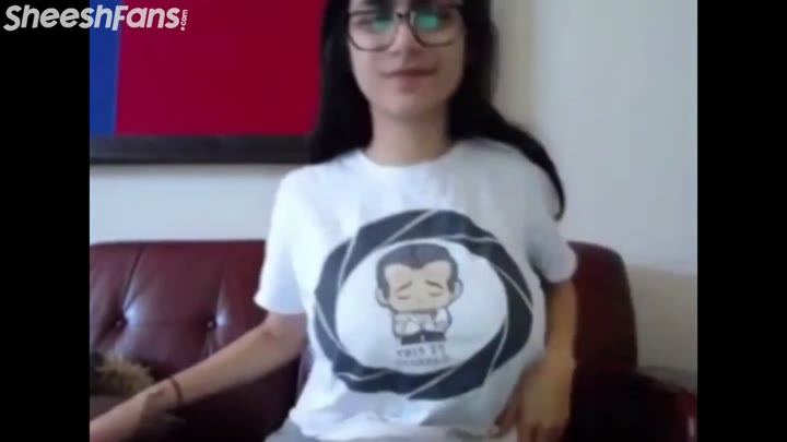 Watch Mia Khalifa Flashes Her Breasts In Exclusive Leaked Clip