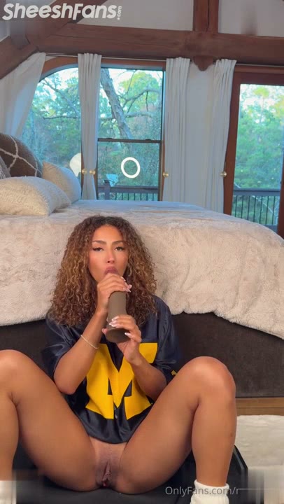 Watch Mia Sorety Achieves Orgasm While Riding A Vibrating Dildo