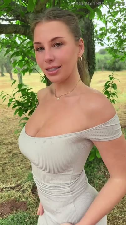Watch NatureGirlNat’s Risky Sex Tape In The Park