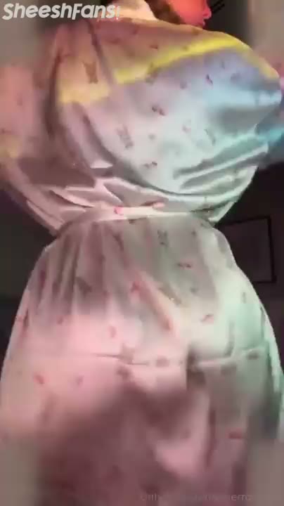 Watch Piper Rockelle Drenches Herself Showcasing Her Sexy Physique