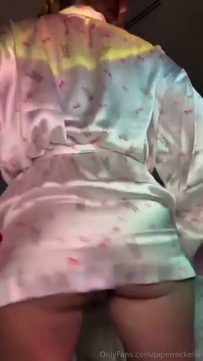 Watch Piper Rockelle Gets Wet While Teasing Her Hot Body