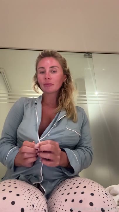 Watch Pregnant Bonnie Blue Shows Off Her Boobs