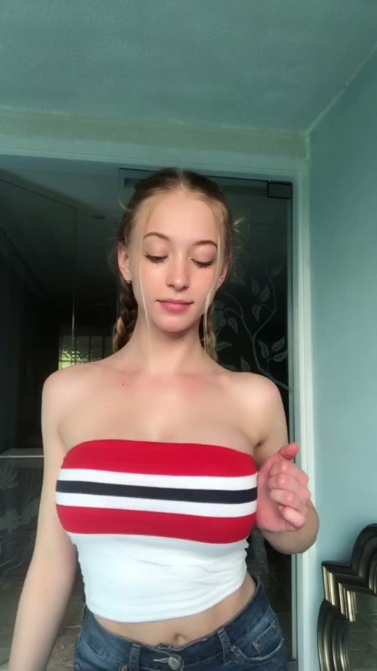 Watch Sofia Diamond sexy dance